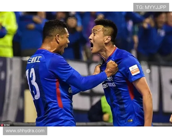 国足迎战中国香港激情对决海报展现足球魅力与团结精神